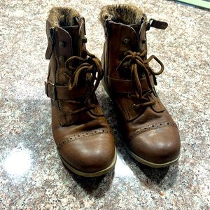Brown booties, never worn, size 6.5